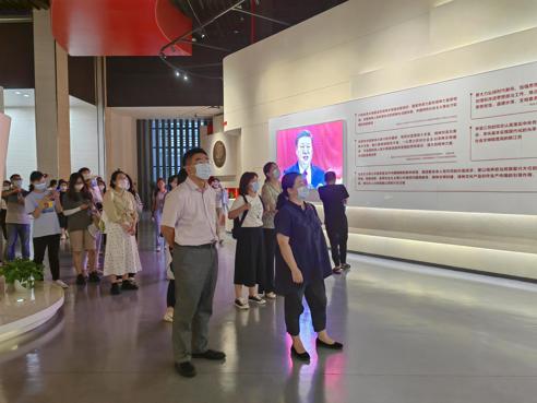 感悟峥嵘岁月，凝聚奋进力量   ——谈球吧接续开展“走基地、看变化、聚力量”沉浸式主题实践活动