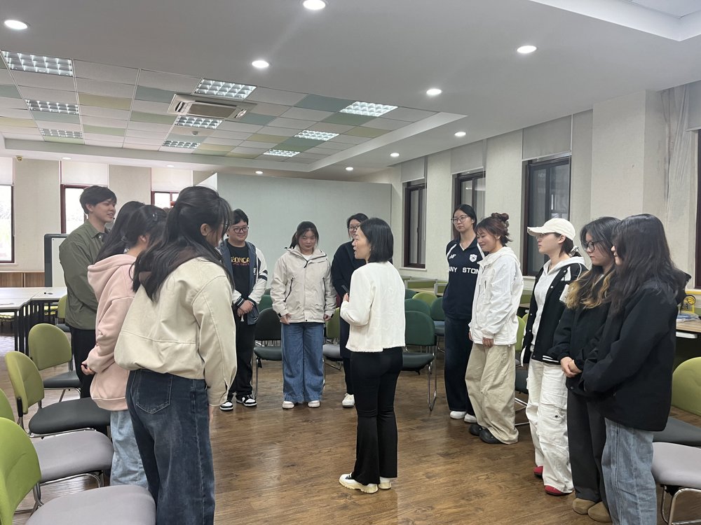 3 3
