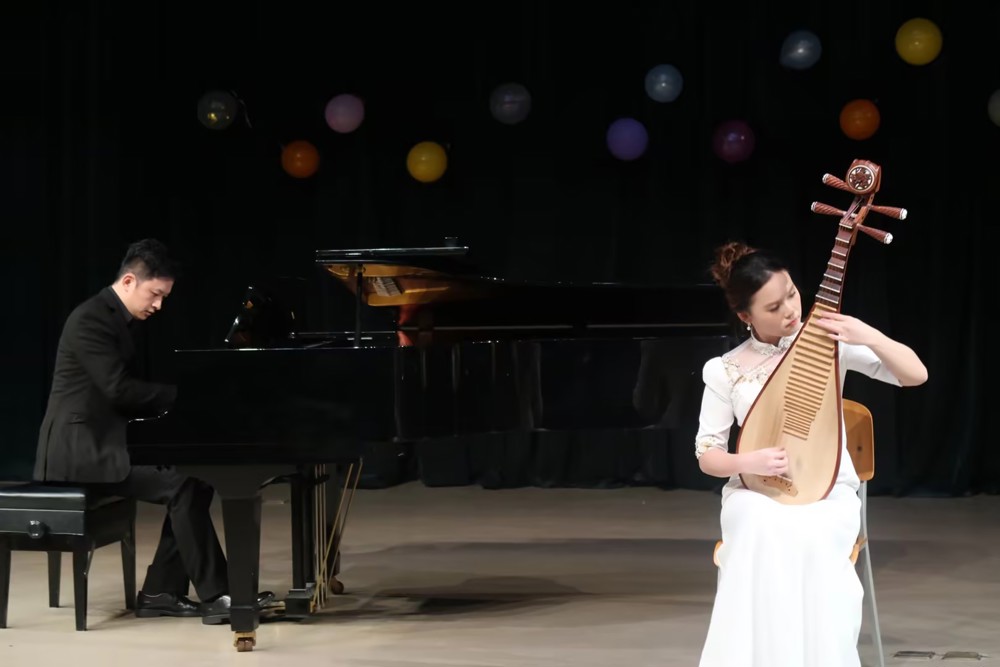 D:\桌面\24251相关\24251网站\音你而来乐动青春22音表毕业音乐会\208407b1332b97bb9b32a13a6a5f18e3_compress.jpg