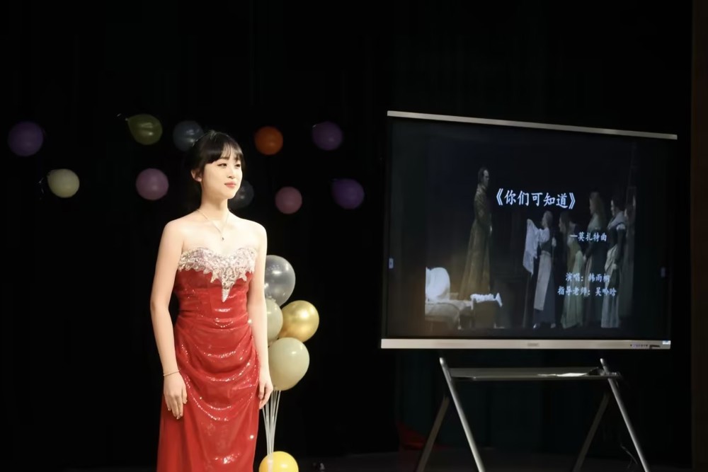 D:\桌面\24251相关\24251网站\音你而来乐动青春22音表毕业音乐会\b26fbf40e2f54f756106c2856ff2afe0_compress.jpg